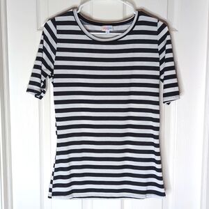 LuLaRoe Gigi Black & White Stripe shirt size M